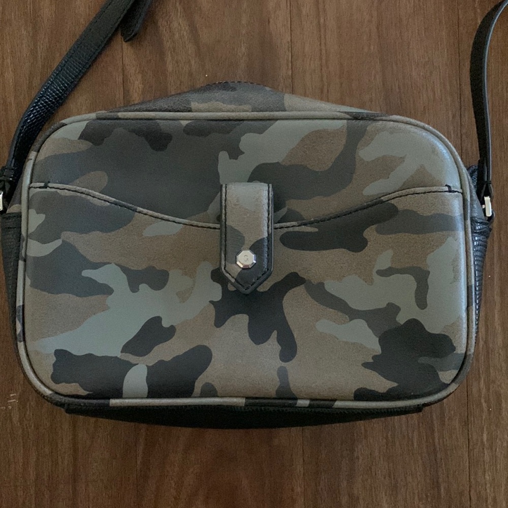 GILI Crossbody